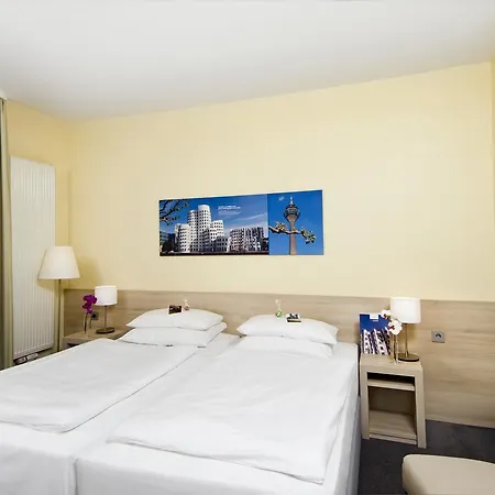 Am Hofgarten 3* Дюссельдорф