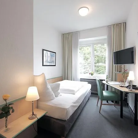 Am Hofgarten 3* Dusseldorf