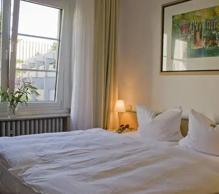 Am Hofgarten 3* Dusseldorf